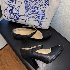 Vintage “Born” Retro Style Black Leather Pep Toe Heels Sz 6.5 37 COMFORTABLE!